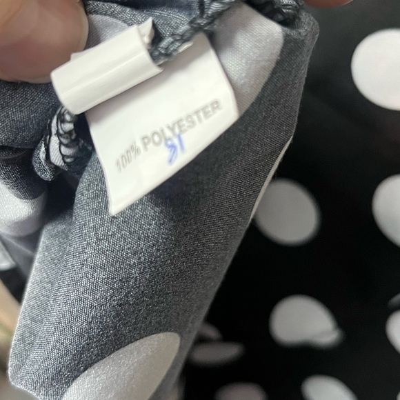 Plus Polka Dot Keyhole Back Blouse 2X - Picture 4 of 4